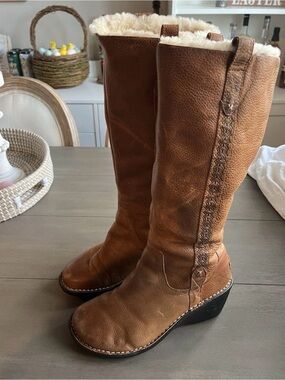 UGG Wedge Tall Leather Boots Zip Size 8